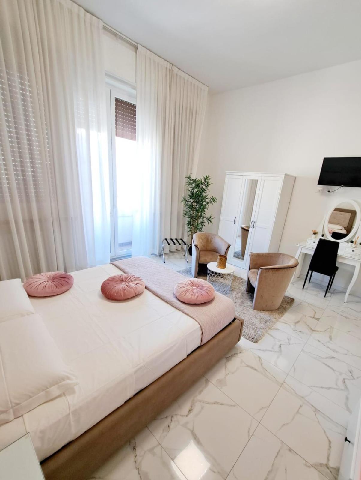 The Gallery Boutique Rooms Триест Экстерьер фото